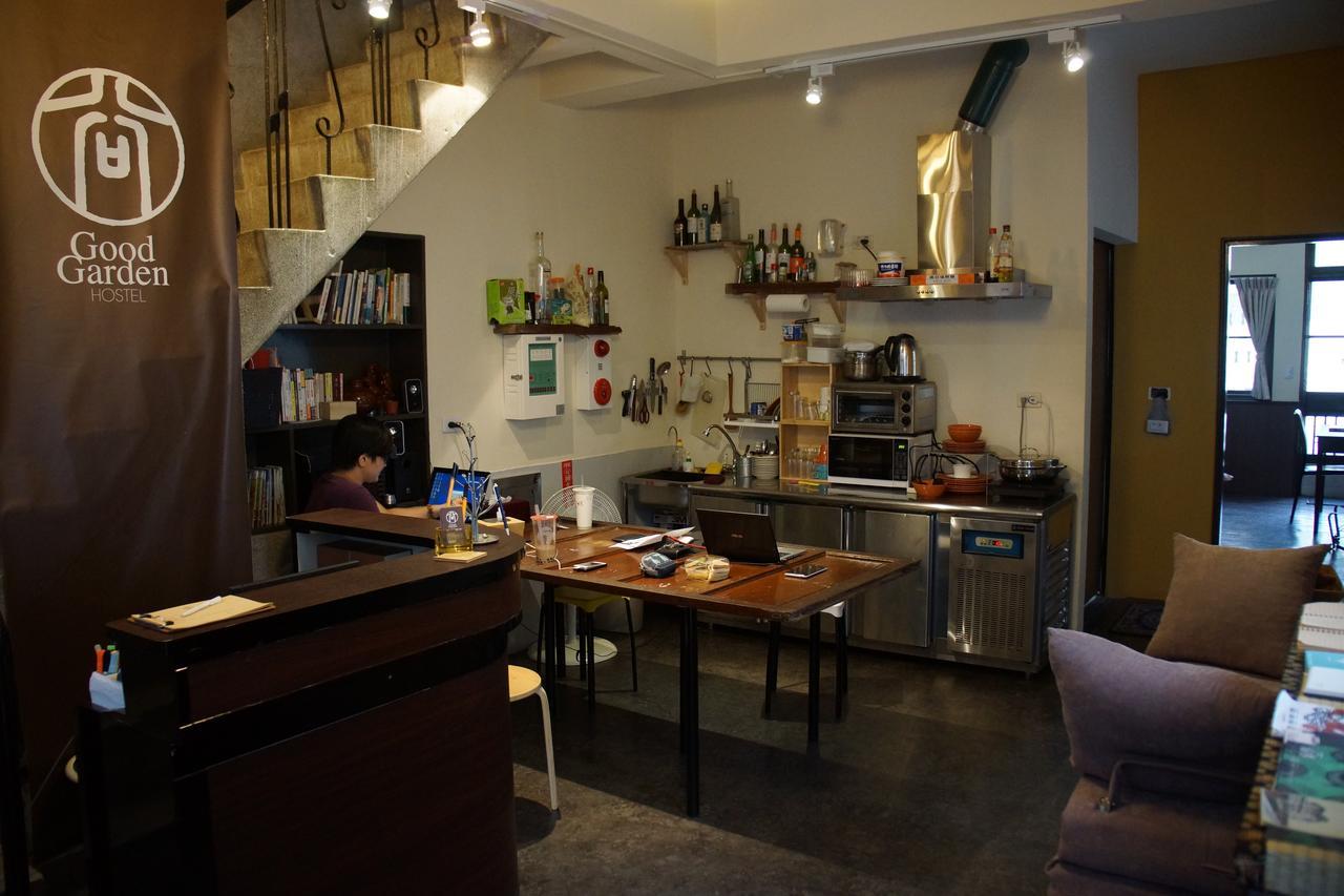 Good Garden Female Hostel Tainan Exterior photo